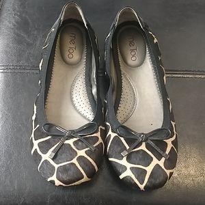 Me Too giraffe print flats